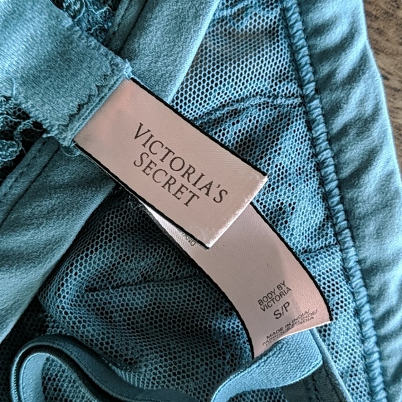 Victoria's Secret lace high neck bralette - Picture 4 of 6